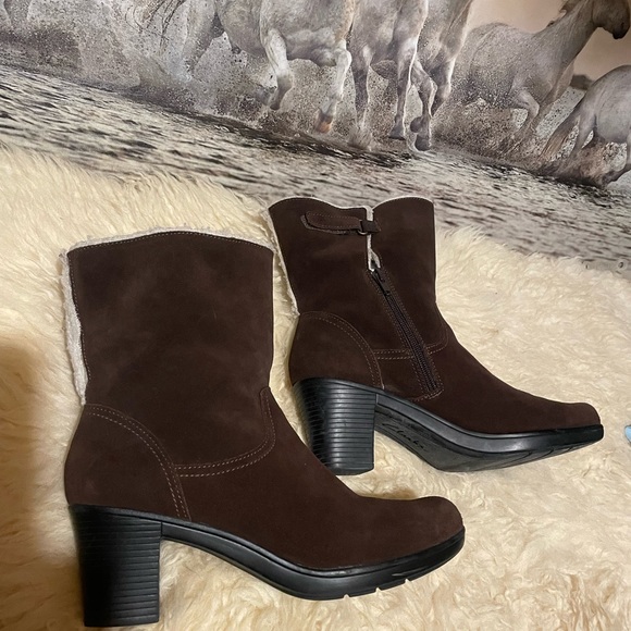 Clarks suede boots - Picture 3 of 14